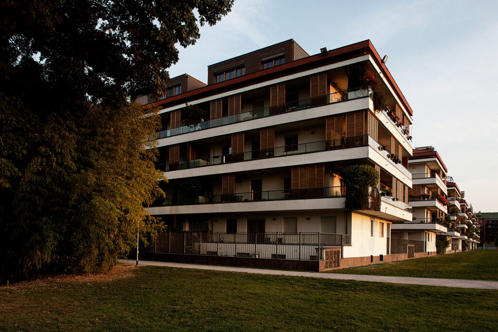 Le corti fra i Navigli Segantini Magolfa Gola Via Milan Milano by SCE Project